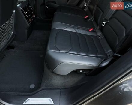 Серый Фольксваген Туарег, объемом двигателя 3 л и пробегом 135 тыс. км за 52999 $, фото 57 на Automoto.ua