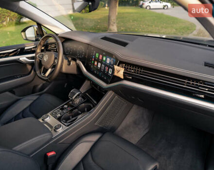 Фольксваген Туарег 2020 в Киеве на Automoto.ua Серый Фольксваген Туарег, объемом двигателя 3 л и пробегом 45 тыс. км за 59900 $, фото 35 на Automoto.ua