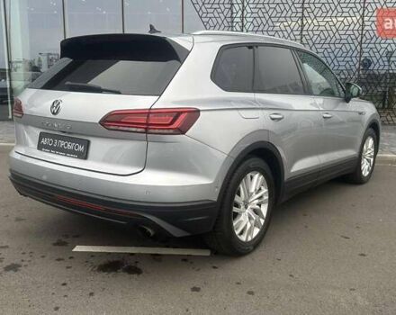 Сірий Фольксваген Туарег, об'ємом двигуна 3 л та пробігом 88 тис. км за 39726 $, фото 12 на Automoto.ua