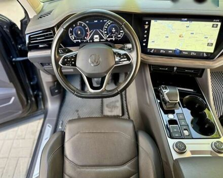 Сірий Фольксваген Туарег, об'ємом двигуна 3 л та пробігом 100 тис. км за 49500 $, фото 28 на Automoto.ua