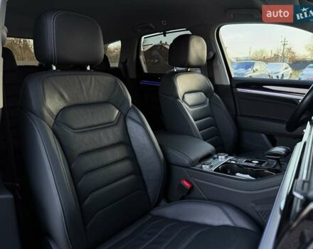 Серый Фольксваген Туарег, объемом двигателя 3 л и пробегом 135 тыс. км за 52999 $, фото 76 на Automoto.ua