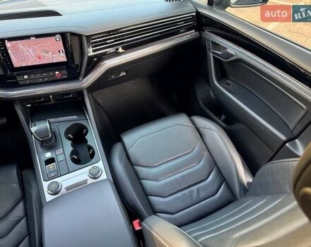 Серый Фольксваген Туарег, объемом двигателя 3 л и пробегом 115 тыс. км за 40500 $, фото 5 на Automoto.ua