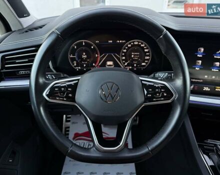 Серый Фольксваген Туарег, объемом двигателя 3 л и пробегом 135 тыс. км за 52999 $, фото 42 на Automoto.ua