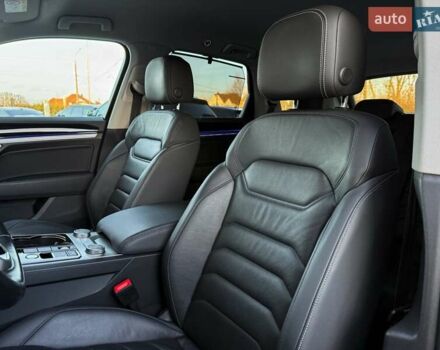 Серый Фольксваген Туарег, объемом двигателя 3 л и пробегом 135 тыс. км за 52999 $, фото 32 на Automoto.ua