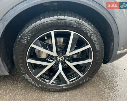 Серый Фольксваген Туарег, объемом двигателя 2.97 л и пробегом 120 тыс. км за 52500 $, фото 11 на Automoto.ua