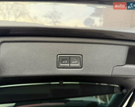 Серый Фольксваген Туарег, объемом двигателя 2.97 л и пробегом 125 тыс. км за 46800 $, фото 32 на Automoto.ua