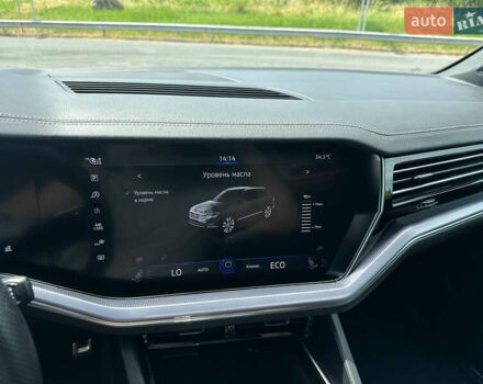 Серый Фольксваген Туарег, объемом двигателя 3 л и пробегом 160 тыс. км за 51500 $, фото 43 на Automoto.ua