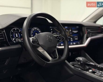 Серый Фольксваген Туарег, объемом двигателя 2.97 л и пробегом 53 тыс. км за 57000 $, фото 26 на Automoto.ua