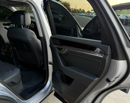 Серый Фольксваген Туарег, объемом двигателя 3 л и пробегом 56 тыс. км за 49000 $, фото 15 на Automoto.ua