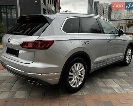 Фольксваген Туарег 2020 у Києві на Automoto.ua Сірий Фольксваген Туарег, об'ємом двигуна 3 л та пробігом 41 тис. км за 48700 $, фото 5 на Automoto.ua