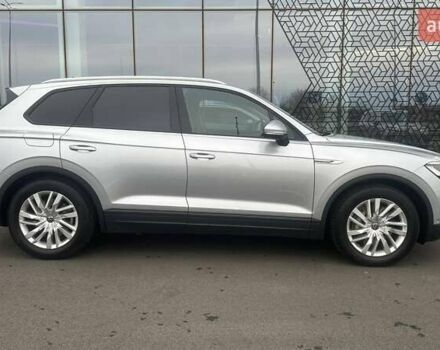 Сірий Фольксваген Туарег, об'ємом двигуна 3 л та пробігом 88 тис. км за 39726 $, фото 11 на Automoto.ua