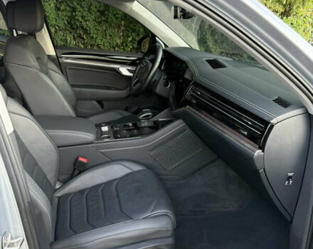 Серый Фольксваген Туарег, объемом двигателя 3 л и пробегом 56 тыс. км за 49000 $, фото 18 на Automoto.ua