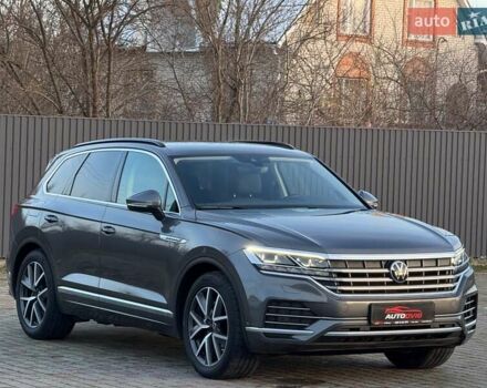 Серый Фольксваген Туарег, объемом двигателя 3 л и пробегом 135 тыс. км за 52999 $, фото 1 на Automoto.ua