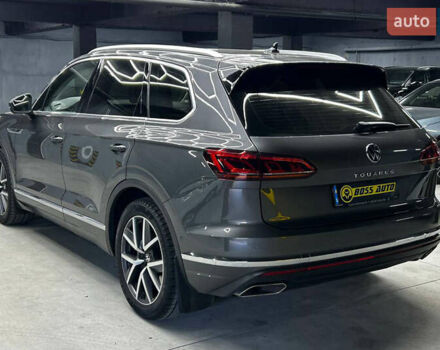 Фольксваген Туарег 2020 у Чернівцях на Automoto.ua Сірий Фольксваген Туарег, об'ємом двигуна 3 л та пробігом 90 тис. км за 50500 $, фото 3 на Automoto.ua