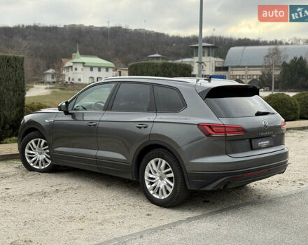 Сірий Фольксваген Туарег, об'ємом двигуна 2.97 л та пробігом 180 тис. км за 39500 $, фото 8 на Automoto.ua