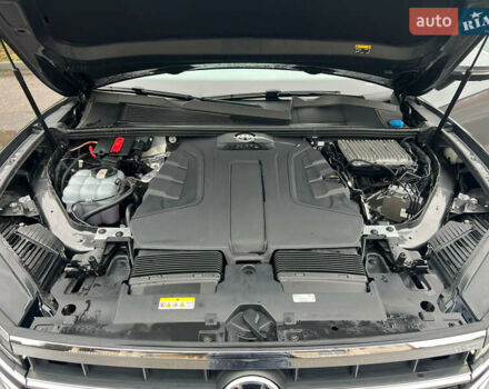 Серый Фольксваген Туарег, объемом двигателя 2.97 л и пробегом 120 тыс. км за 52500 $, фото 12 на Automoto.ua