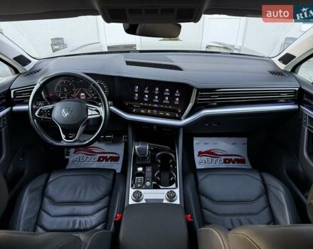 Серый Фольксваген Туарег, объемом двигателя 3 л и пробегом 135 тыс. км за 52999 $, фото 71 на Automoto.ua