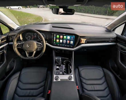 Фольксваген Туарег 2020 в Киеве на Automoto.ua Серый Фольксваген Туарег, объемом двигателя 3 л и пробегом 45 тыс. км за 59900 $, фото 32 на Automoto.ua