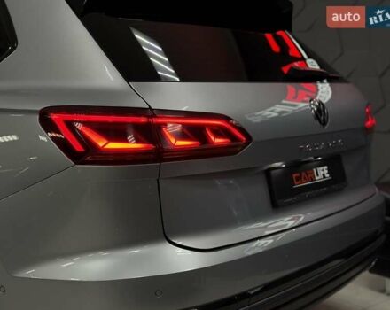 Серый Фольксваген Туарег, объемом двигателя 2.97 л и пробегом 53 тыс. км за 57000 $, фото 20 на Automoto.ua