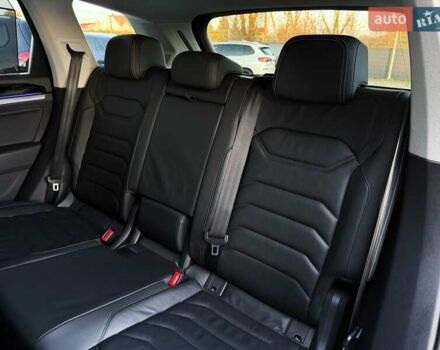 Серый Фольксваген Туарег, объемом двигателя 3 л и пробегом 135 тыс. км за 52999 $, фото 56 на Automoto.ua