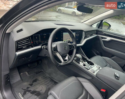 Серый Фольксваген Туарег, объемом двигателя 2.97 л и пробегом 120 тыс. км за 52500 $, фото 16 на Automoto.ua