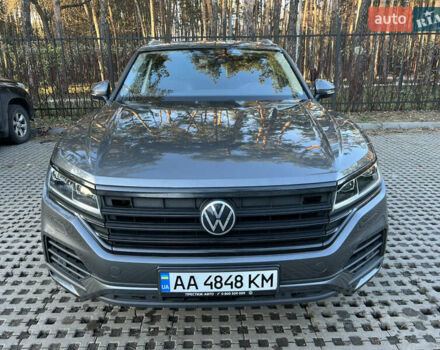 Серый Фольксваген Туарег, объемом двигателя 2.99 л и пробегом 88 тыс. км за 46800 $, фото 1 на Automoto.ua