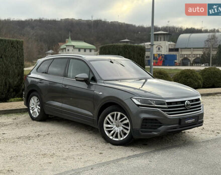 Сірий Фольксваген Туарег, об'ємом двигуна 2.97 л та пробігом 180 тис. км за 39500 $, фото 3 на Automoto.ua