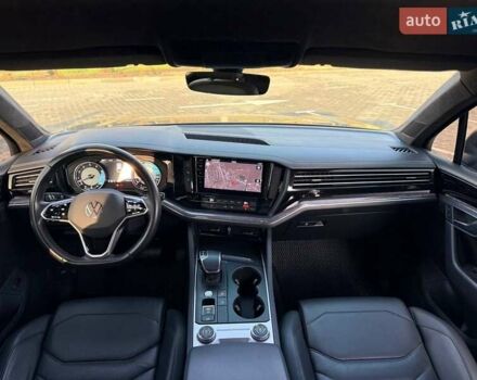 Серый Фольксваген Туарег, объемом двигателя 3 л и пробегом 115 тыс. км за 40500 $, фото 11 на Automoto.ua