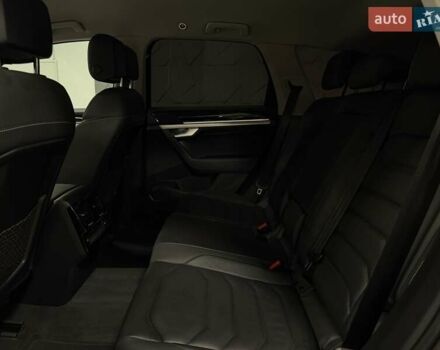 Серый Фольксваген Туарег, объемом двигателя 2.97 л и пробегом 53 тыс. км за 57000 $, фото 44 на Automoto.ua