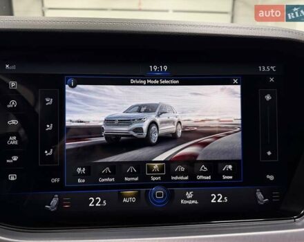 Серый Фольксваген Туарег, объемом двигателя 2.97 л и пробегом 53 тыс. км за 57000 $, фото 33 на Automoto.ua