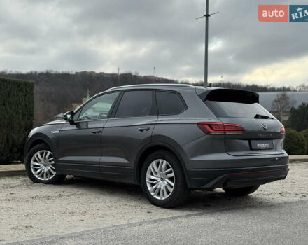 Сірий Фольксваген Туарег, об'ємом двигуна 2.97 л та пробігом 180 тис. км за 39500 $, фото 10 на Automoto.ua