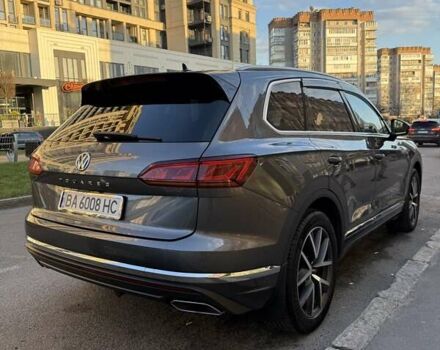 Серый Фольксваген Туарег, объемом двигателя 3.96 л и пробегом 185 тыс. км за 50100 $, фото 2 на Automoto.ua