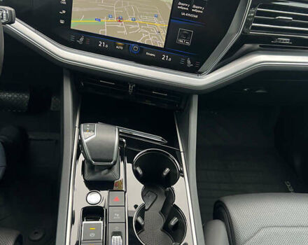 Серый Фольксваген Туарег, объемом двигателя 2.97 л и пробегом 120 тыс. км за 52500 $, фото 31 на Automoto.ua