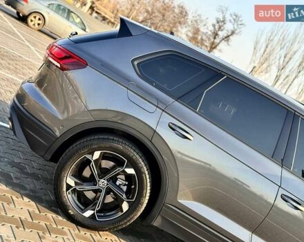 Серый Фольксваген Туарег, объемом двигателя 3 л и пробегом 115 тыс. км за 40500 $, фото 2 на Automoto.ua