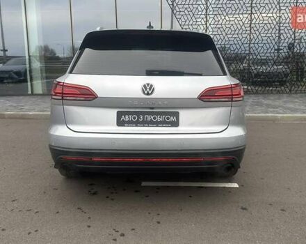 Сірий Фольксваген Туарег, об'ємом двигуна 3 л та пробігом 88 тис. км за 39726 $, фото 3 на Automoto.ua