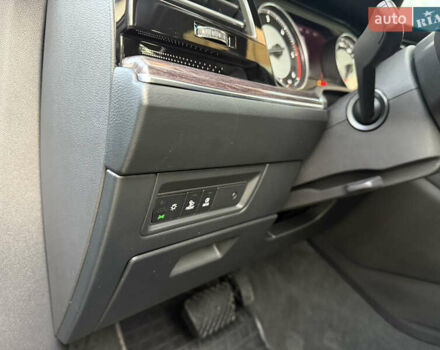 Серый Фольксваген Туарег, объемом двигателя 2.97 л и пробегом 125 тыс. км за 46800 $, фото 25 на Automoto.ua