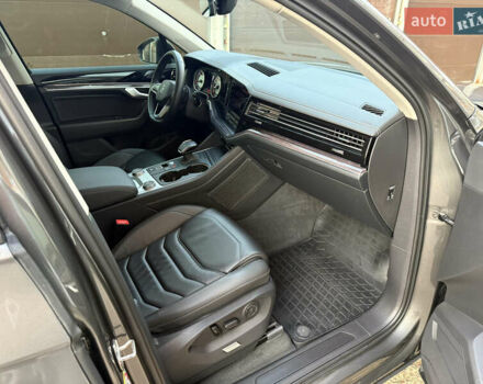 Серый Фольксваген Туарег, объемом двигателя 2.97 л и пробегом 125 тыс. км за 46800 $, фото 19 на Automoto.ua