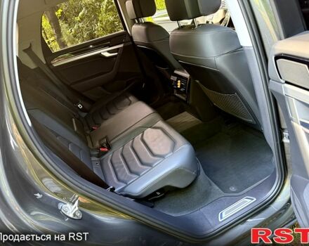 Серый Фольксваген Туарег, объемом двигателя 3 л и пробегом 62 тыс. км за 58500 $, фото 4 на Automoto.ua