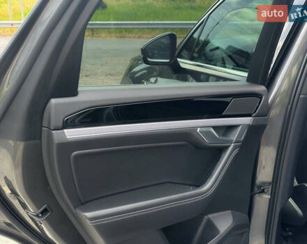 Серый Фольксваген Туарег, объемом двигателя 3 л и пробегом 160 тыс. км за 51500 $, фото 52 на Automoto.ua