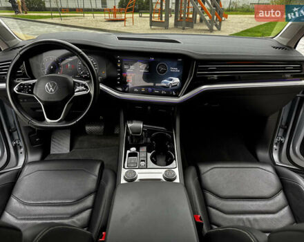 Фольксваген Туарег 2020 у Києві на Automoto.ua Сірий Фольксваген Туарег, об'ємом двигуна 3 л та пробігом 41 тис. км за 48700 $, фото 26 на Automoto.ua