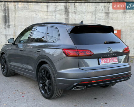 Серый Фольксваген Туарег, объемом двигателя 3 л и пробегом 175 тыс. км за 53999 $, фото 12 на Automoto.ua