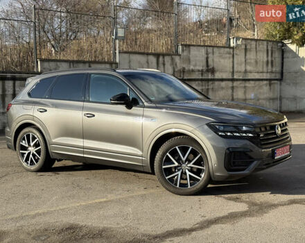 Сірий Фольксваген Туарег, об'ємом двигуна 3 л та пробігом 175 тис. км за 53999 $, фото 11 на Automoto.ua