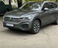 Серый Фольксваген Туарег, объемом двигателя 3 л и пробегом 129 тыс. км за 45500 $, фото 1 на Automoto.ua