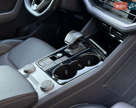 Серый Фольксваген Туарег, объемом двигателя 3 л и пробегом 175 тыс. км за 53999 $, фото 38 на Automoto.ua