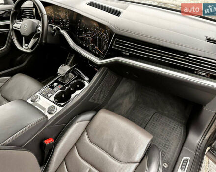 Серый Фольксваген Туарег, объемом двигателя 3 л и пробегом 90 тыс. км за 53500 $, фото 21 на Automoto.ua