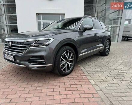 Серый Фольксваген Туарег, объемом двигателя 2.97 л и пробегом 86 тыс. км за 58000 $, фото 3 на Automoto.ua
