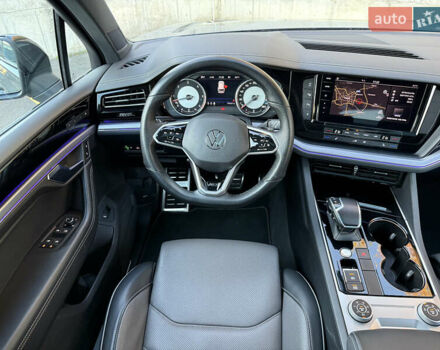 Сірий Фольксваген Туарег, об'ємом двигуна 3 л та пробігом 175 тис. км за 53999 $, фото 63 на Automoto.ua