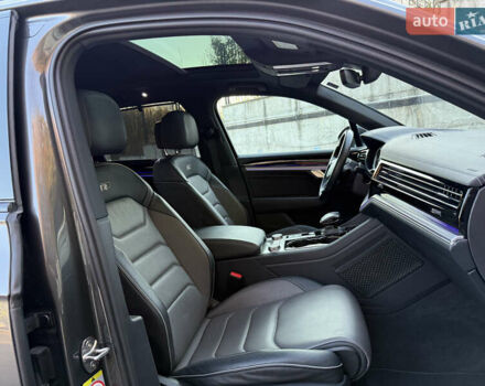 Сірий Фольксваген Туарег, об'ємом двигуна 3 л та пробігом 175 тис. км за 53999 $, фото 47 на Automoto.ua