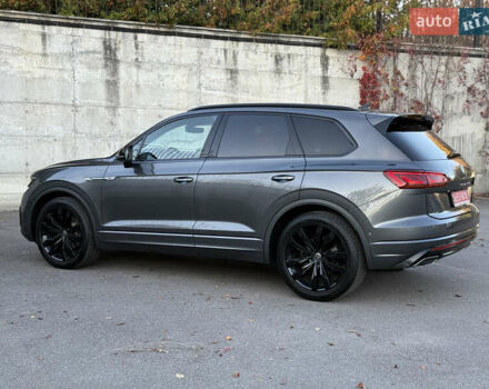 Серый Фольксваген Туарег, объемом двигателя 3 л и пробегом 175 тыс. км за 53999 $, фото 9 на Automoto.ua