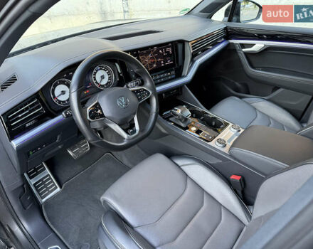 Сірий Фольксваген Туарег, об'ємом двигуна 3 л та пробігом 175 тис. км за 53999 $, фото 82 на Automoto.ua